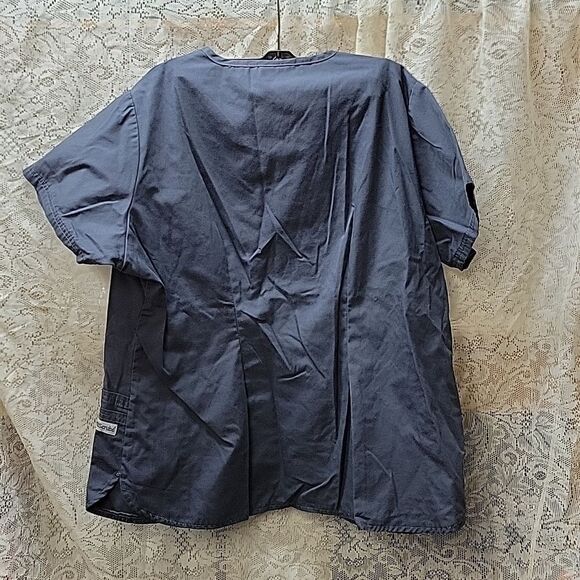 Bundle of 3 scrubs v-neck tops. Brands- UA Scrubs, White Cross, Scrubstar sz.M - Picture 8 of 10